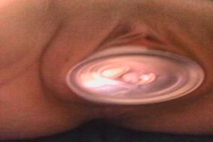 Met een bier blik je kut mastuberen