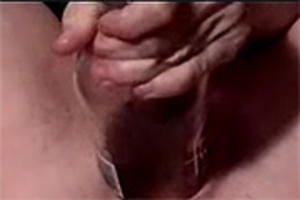 Ze schuift er gewoon een fles wijn in