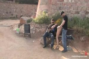 Knal harde trio sex in een openbaar park