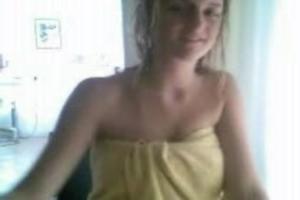 Nederlands meisje naakt achter webcam