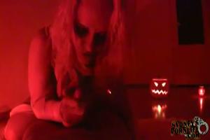 Pijpen neuken en klaarkomen op Halloween avond