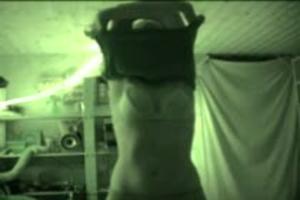 Tiener meisje showt haar prachtige lichaam