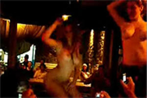 Wat dames gaan helemaal los in de disco