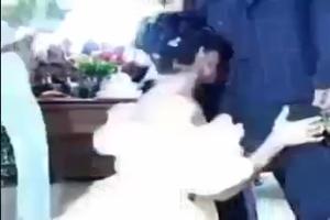 Geen openingsdans maar een openlijke blowjob