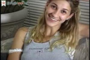 De dikke lul doet het meisje pijn