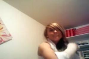 Amateur meisje mastubeerd voor de webcam