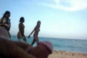 Rukken op een openbaar strand