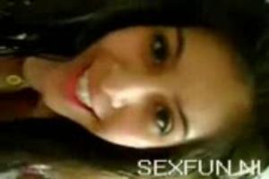 Sexy sletje heeft schijt aan de rest