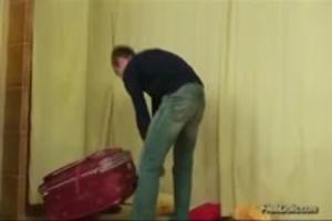 Naakt gedrogeerd misbruikt en in een koffer gestopt