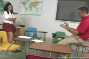 Rondborstige jufftrouw neuken