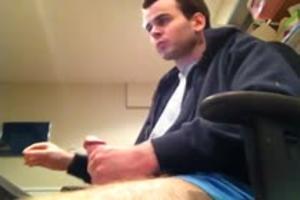 Knul rukt zich af voor webcam