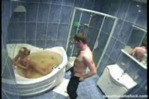 Amateurs neuken op de badkamer