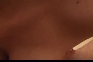 Sexy en wulpse tiener met haar roze dildo voor de webcam