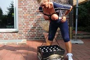 Bondage,dikke tieten en bier!!